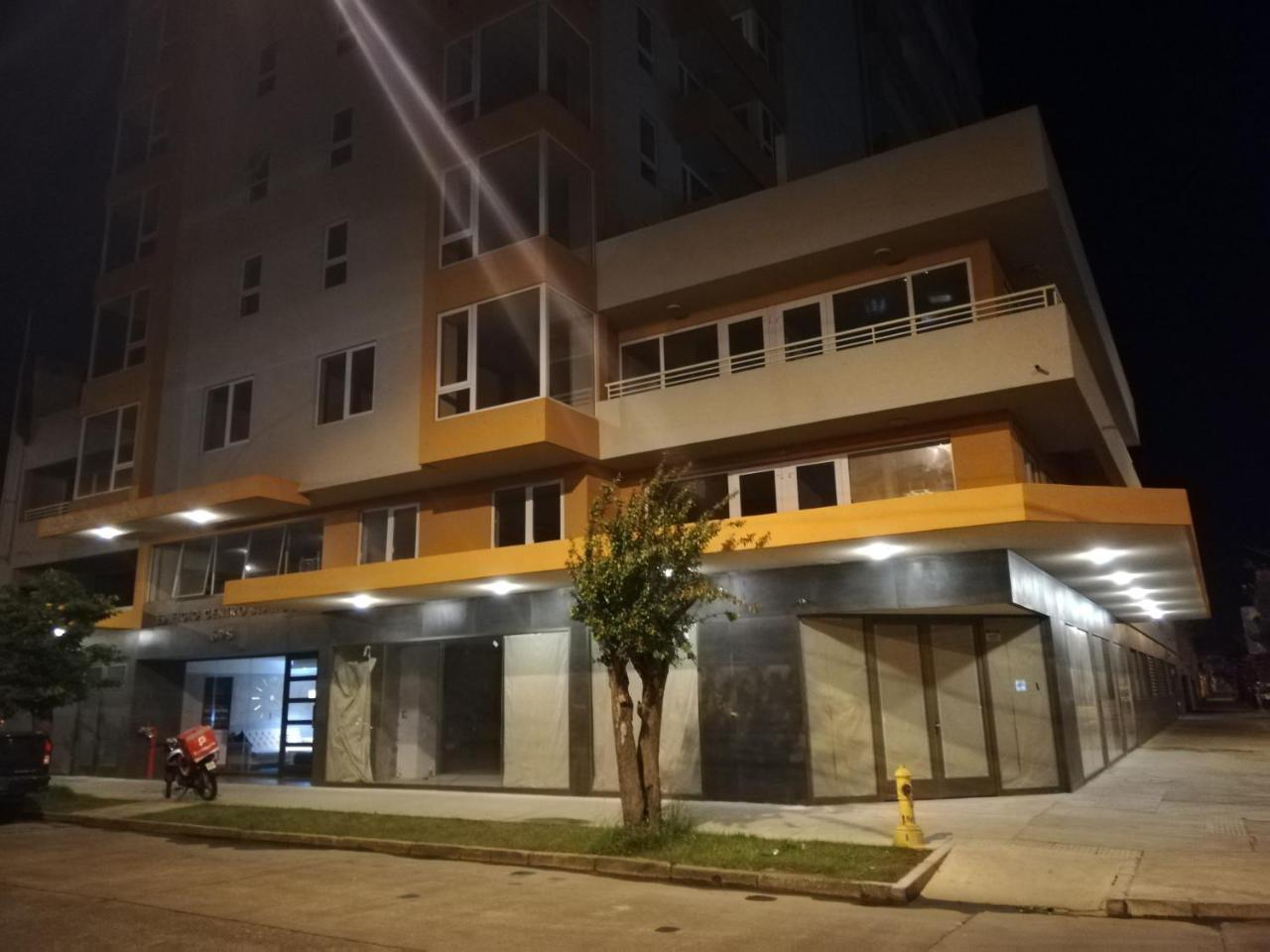 Depto Estudio 1811 Edificio Centro Blanco Con Estacionamiento 特木科 外观 照片