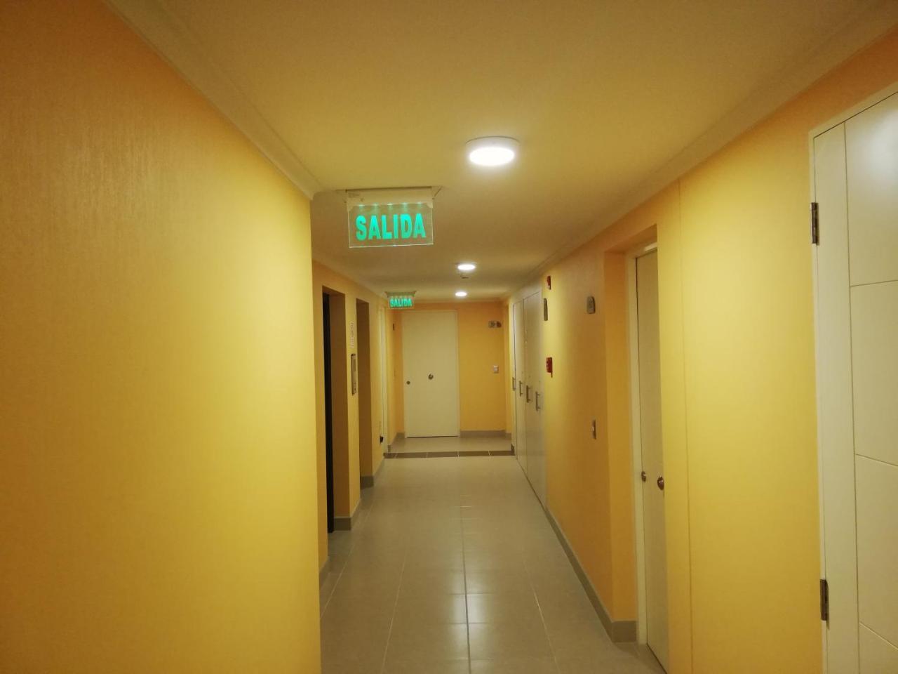 Depto Estudio 1811 Edificio Centro Blanco Con Estacionamiento 特木科 外观 照片